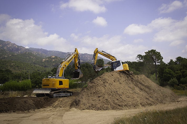 The first Liebherr R 936 Compact crawler excavator on Corsica